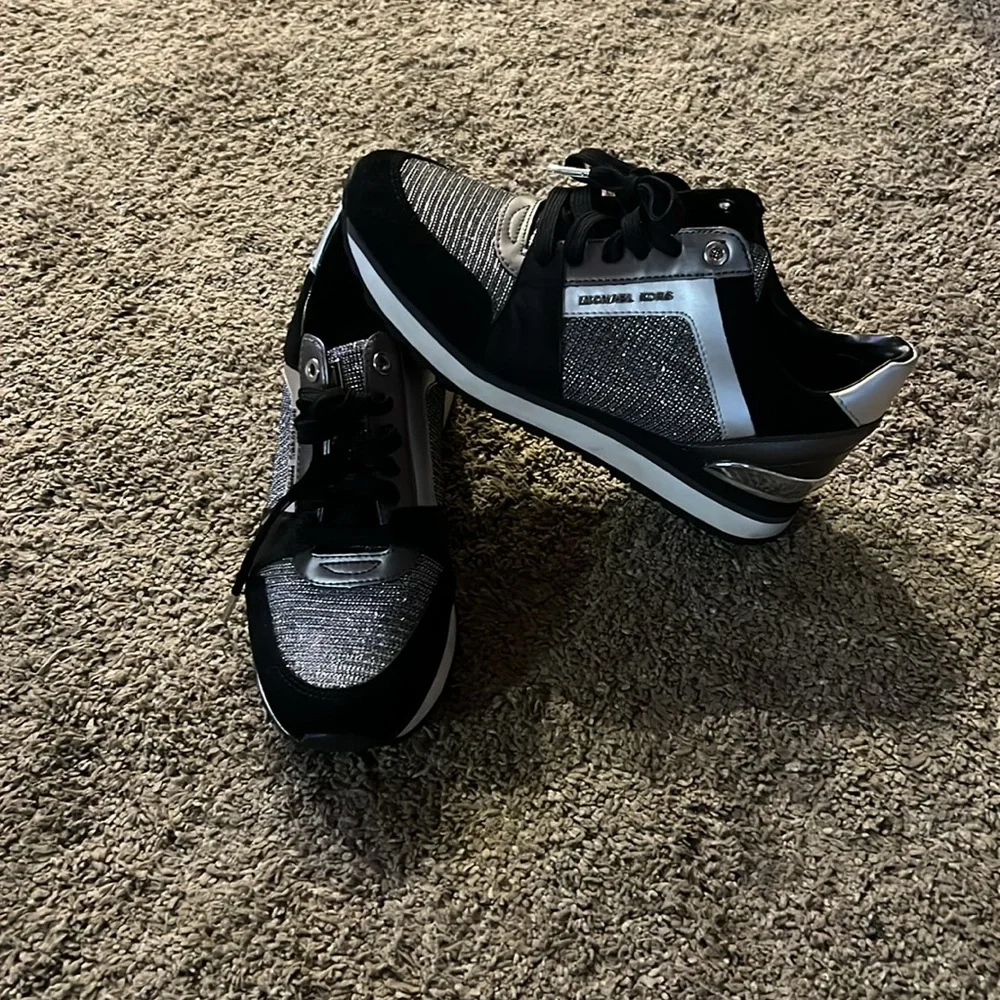Michael Kors shoes size seven - Picture 2 of 7
